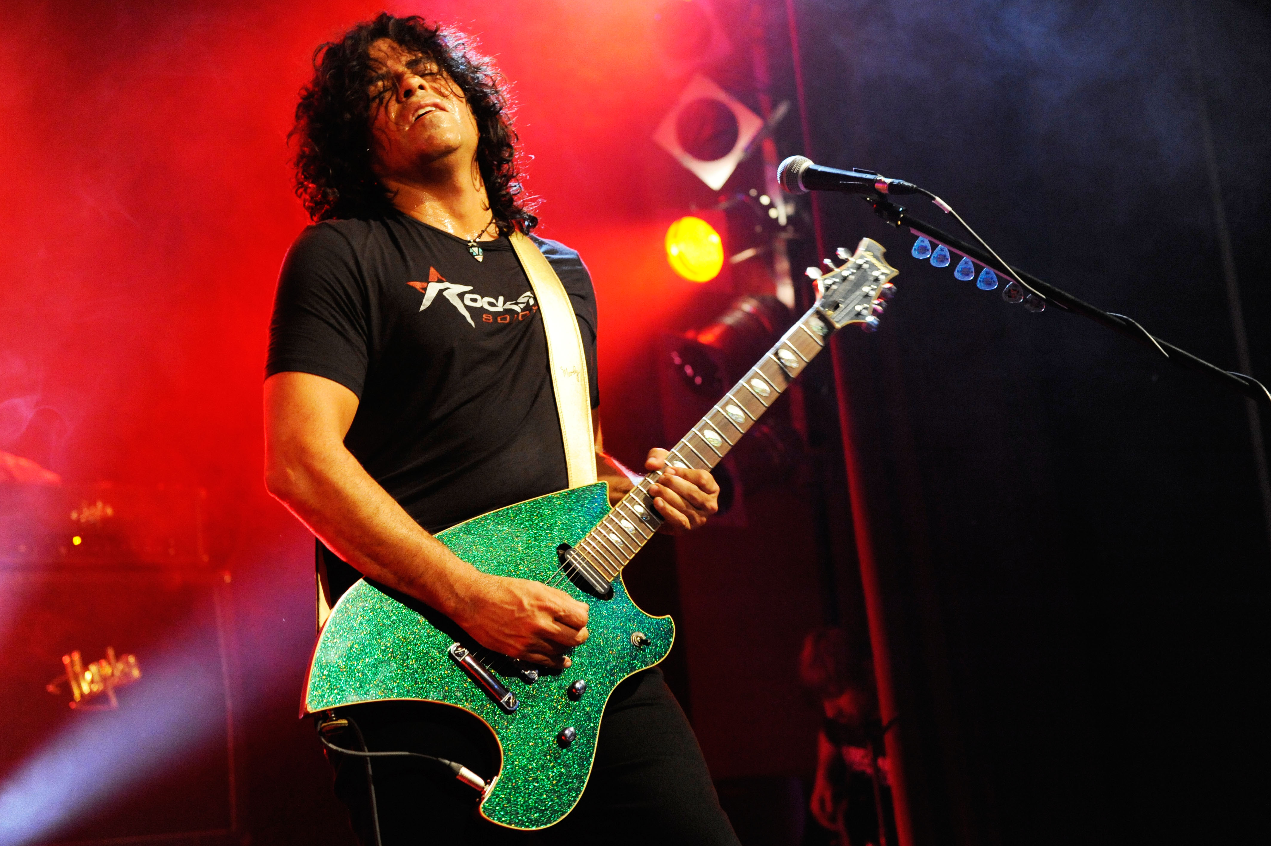 Main Artist Image
